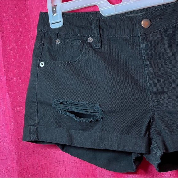 FOREVER 21 BLACK ROLLUP DISTRESSED SHORTS SIZE 27 - Picture 4 of 9